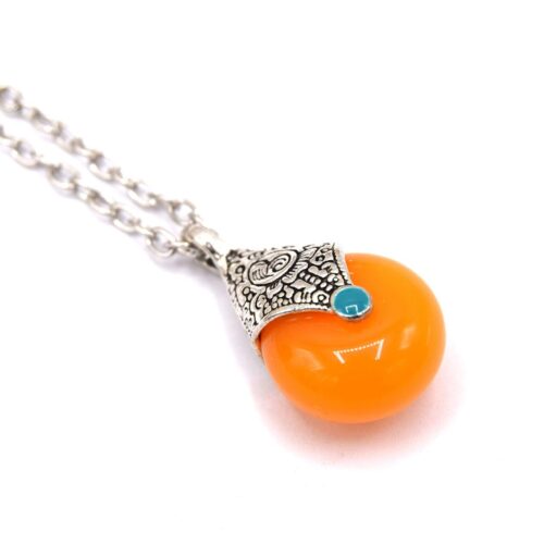 Collier tibétain double face en résine – Chaîne argentée élégante