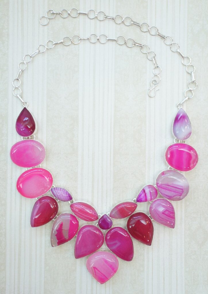 collier agate rayée rose