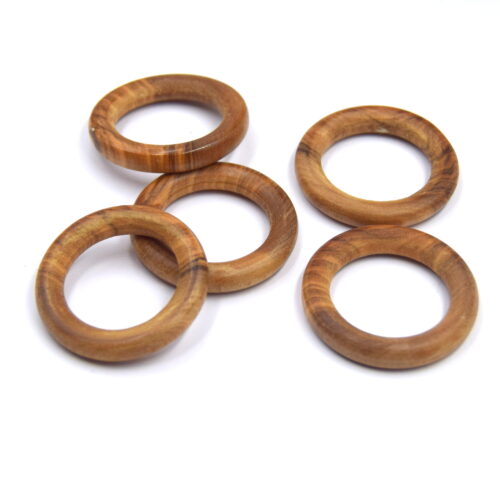 Anneau en bois d'olivier 40 mm artisanal fabriqué en Corse, bois naturel tourné à la main et finition huilée