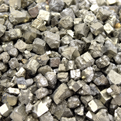 Amas de cristaux métalliques scintillants pierre de pyrite