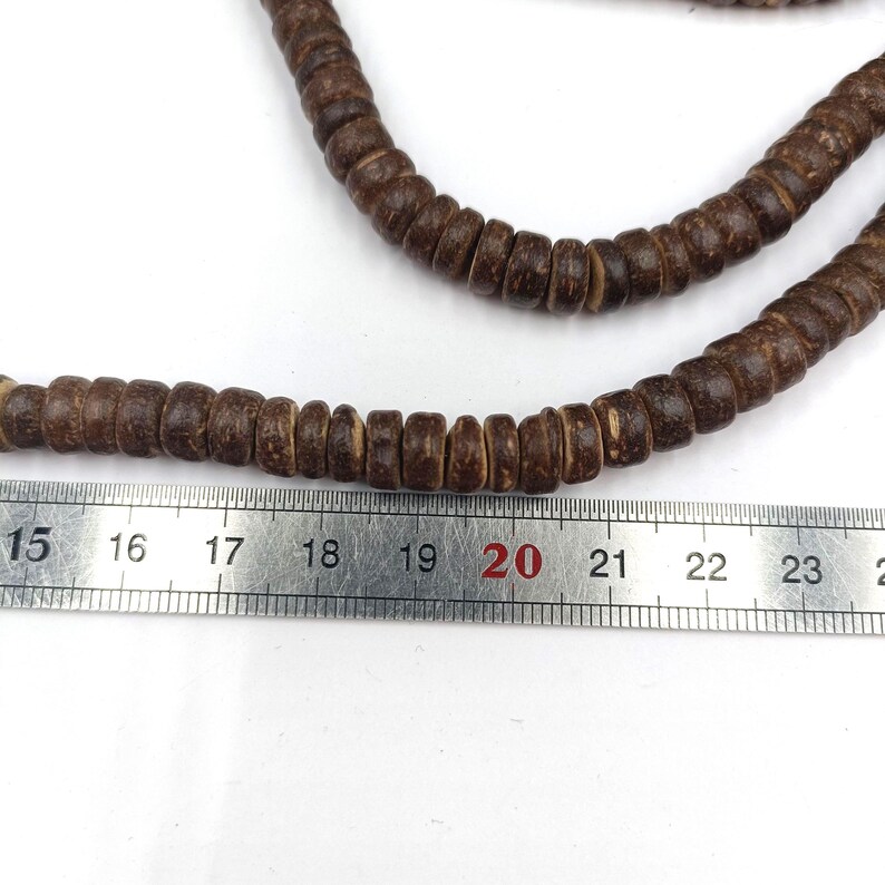 Chapelet de 107 perles rondelles coco 8 mm brun naturel dimension