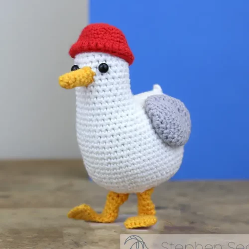 Kit crochet goéland DIY Hardicraft Stephen en coton bio. Création amigurumi décorative pour un univers marin et bord de mer.