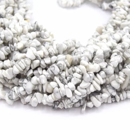 Perles chips howlite blanche veinée non montées