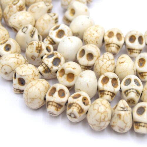 Perles crâne, tête de mort ivoire en magnésite synthétique 13 mm percées côté