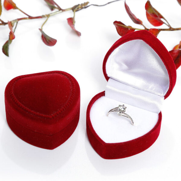 boite cadeau coeur rouge en velours pour saint valentin, mariage, fiançailles