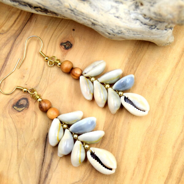 boucles oreilles cauris et perles olivier