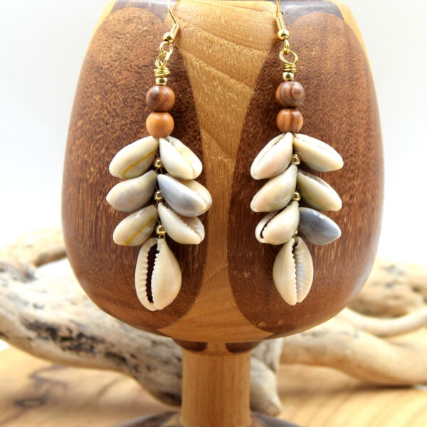 Boucles d'Oreilles Artisanales Cauris et Perles d'Olivier Corse - Bijoux d'Été