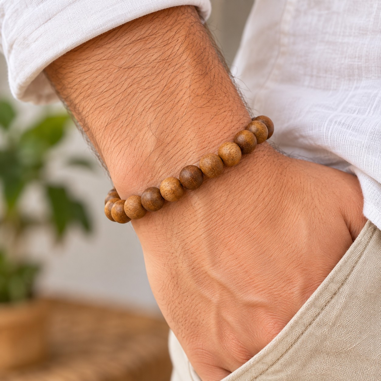 bracelet de perles en bois de santal marron homme poignet