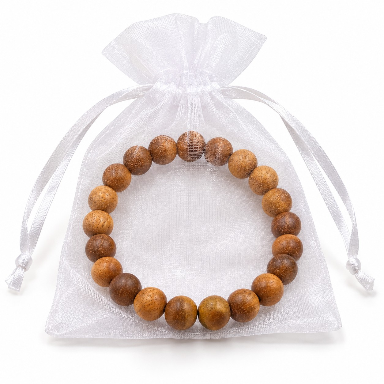 bracelet de perles en bois de santal marron sachet organza blanc
