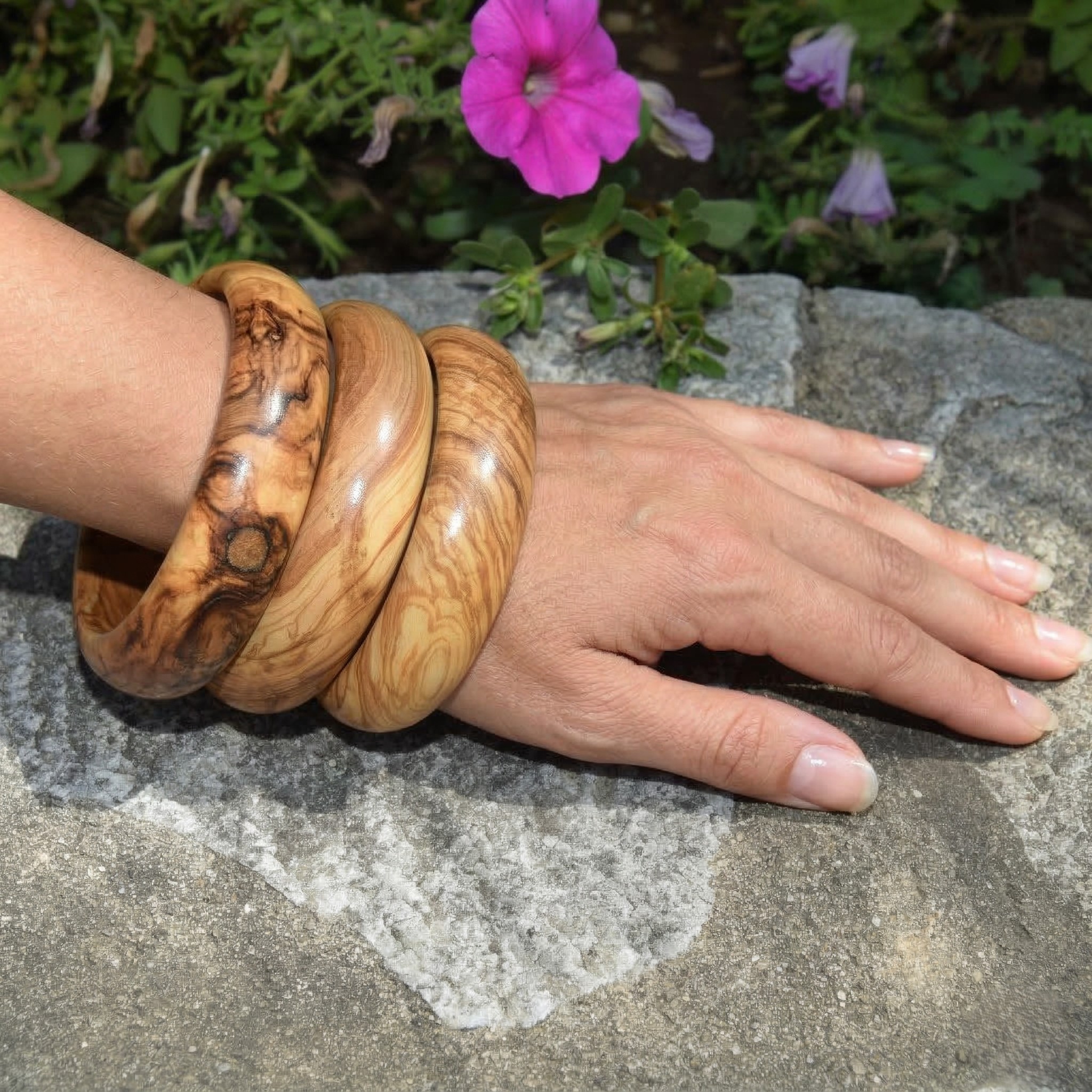 bracelet jonc en olivier corse bijoux femme artisanal main de femme