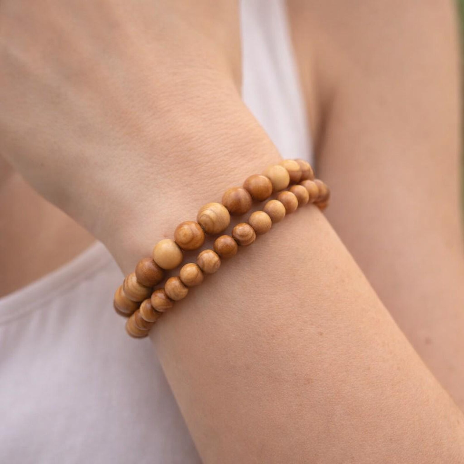 bracelets en bois d'olivier perles de 6mm et 8mm bijoux mixte porté femme poignet