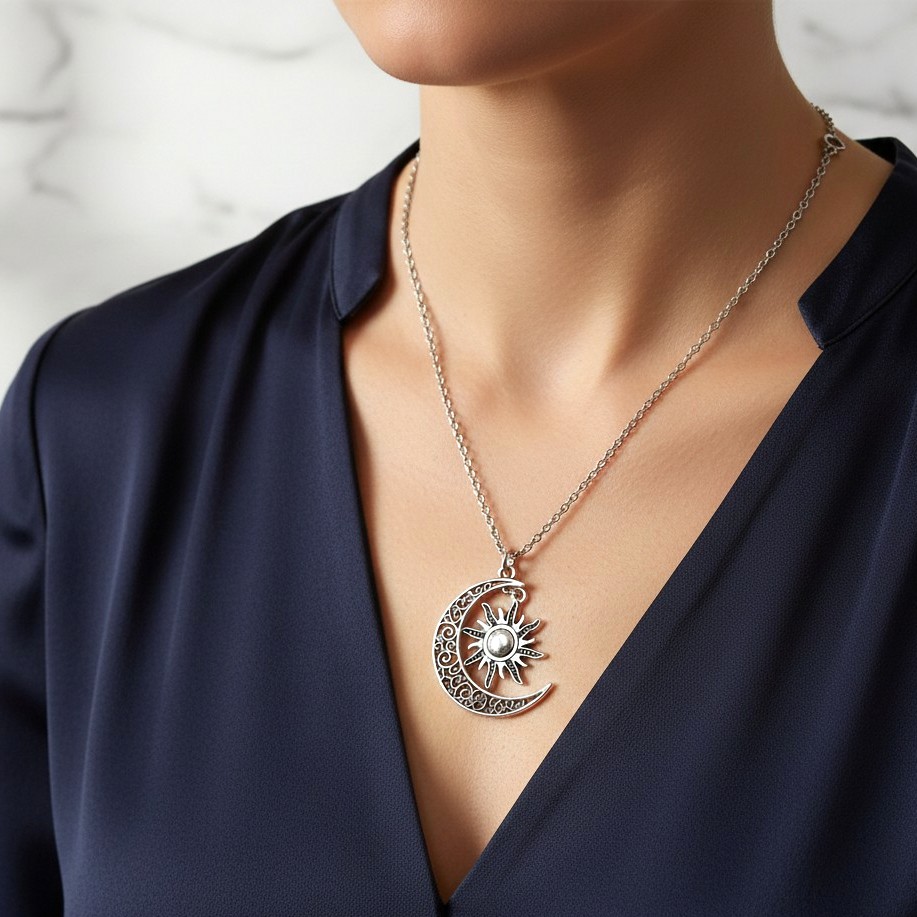 collier pendentif croissant de lune et soleil R2