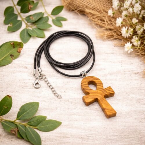 collier pendentif croix d'isis en bois d'olvier fait main artisanat français