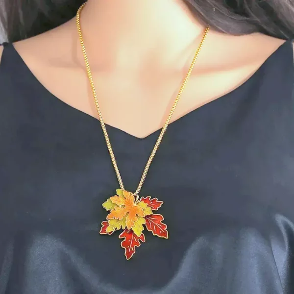 pendentif feuilles érable 3 couleurs avec chaine doré