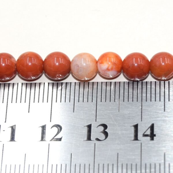 Perles d'agate avec règle pour indiquer la dimension des perles