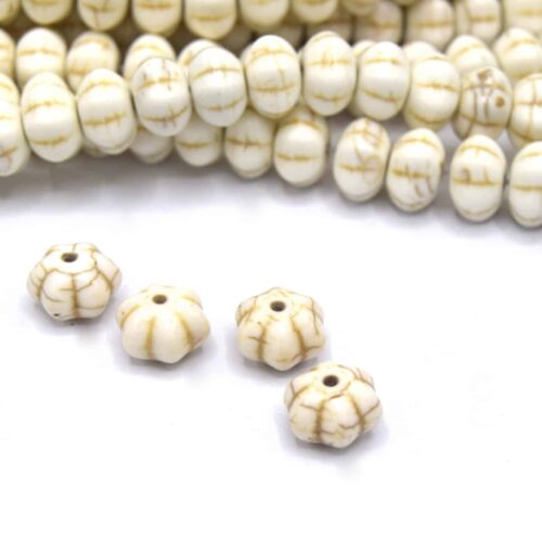 Perles forme citrouille beige en turquoise synthétique