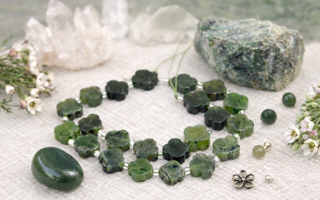 Le Jade Néphrite Naturel du Canada : Pourquoi ces Perles Trèfles sont le Prochain Must-Have de vos Créations ?