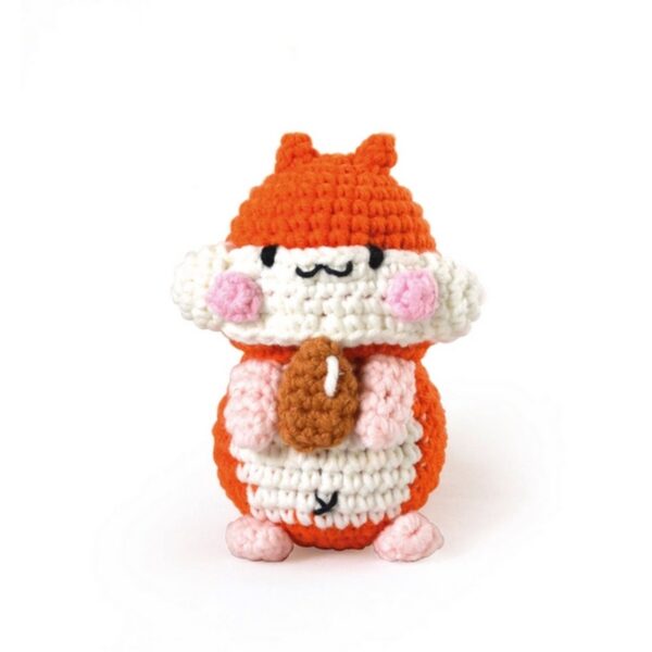 kit de crochet pochi le hamster avec sa noisette